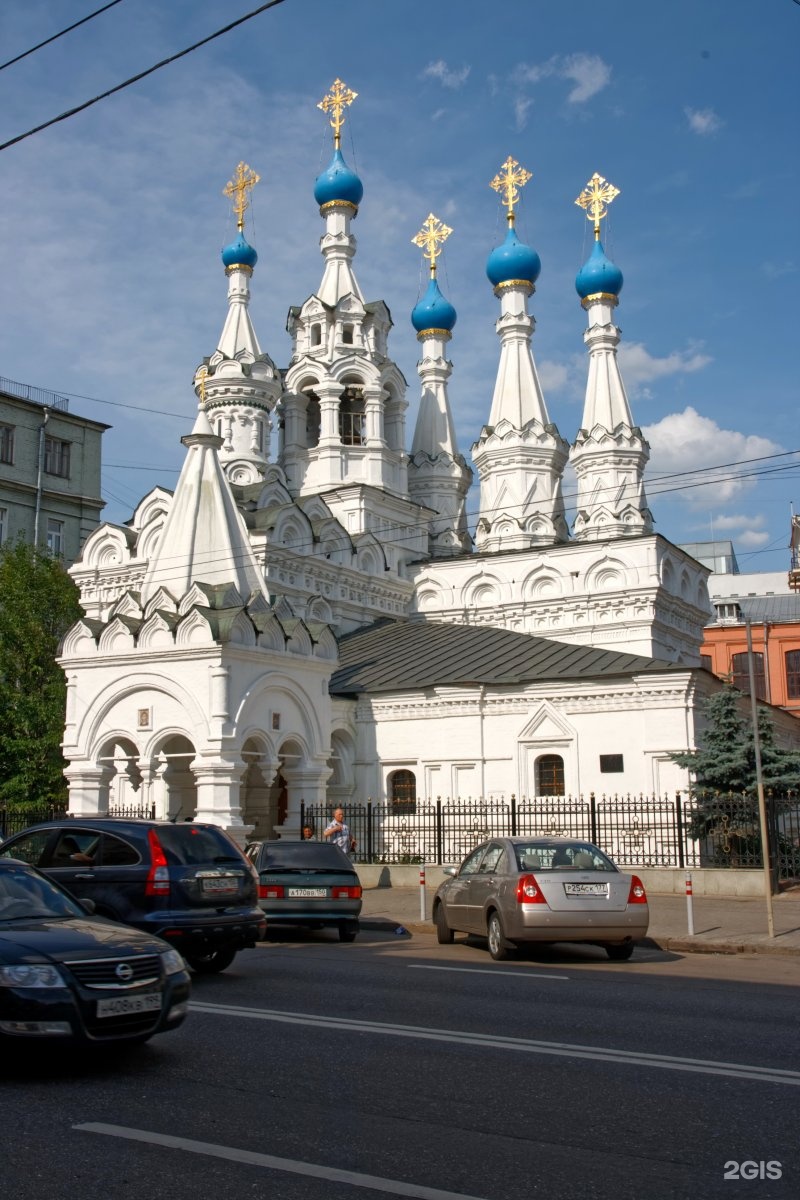 Малая дмитровка 4. Церковь Рождества Пресвятой Богородицы в Путинках, Москва. Церковь Рождества в Путинках в Москве. Храм Рождества Богородицы на малой Дмитровке. В Путинках на малой Дмитровке.