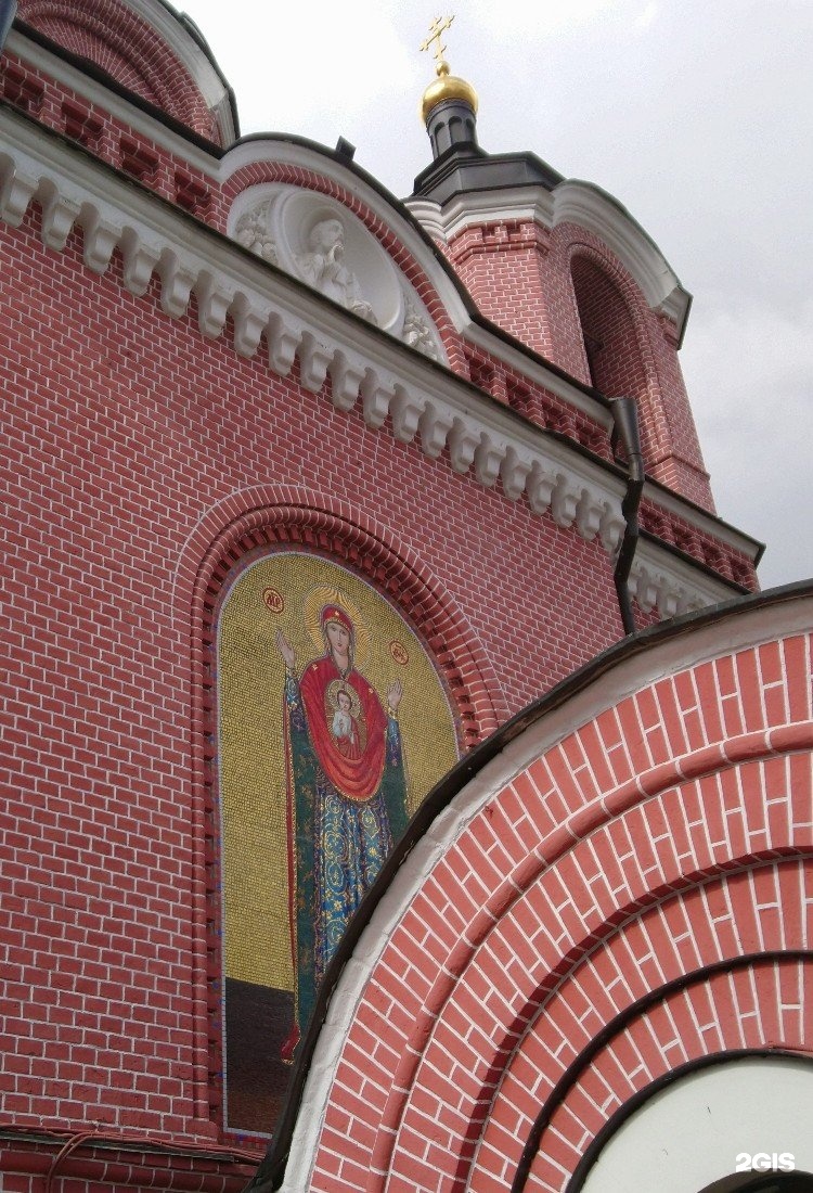 Храм знамения в ховрино сайт. Церковь иконы Божией матери Знамение в Ховрино интерьеры. Артем Полюх храм Знамение Ховрино. Храм знамения Домодедово белые столбы.