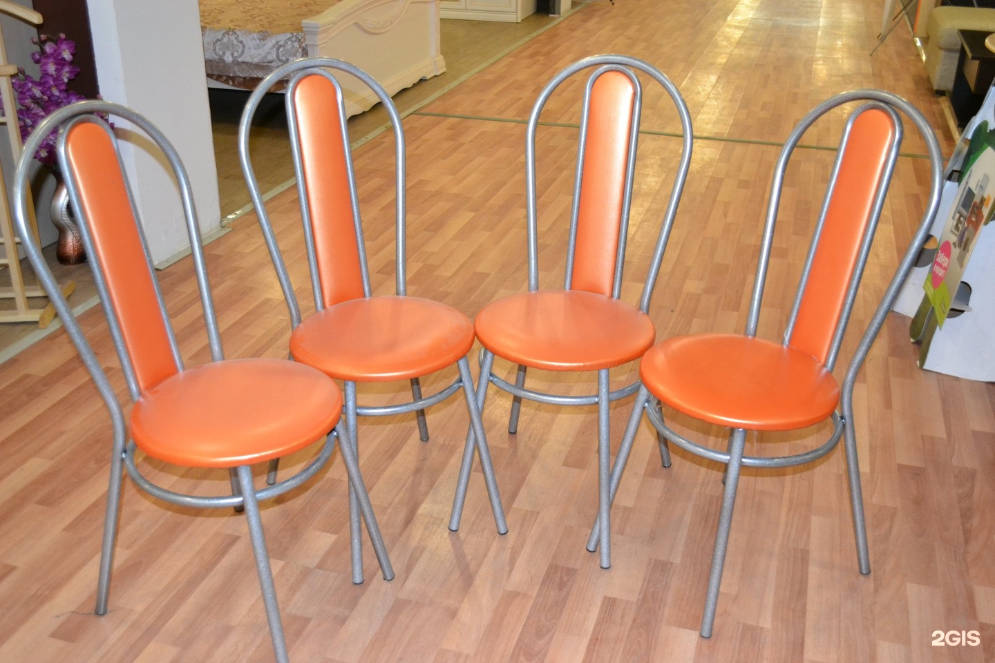 Стулья б у купить на авито. Стул кухонный оранжевый. Венский стол и стулья. Форма стульев для кухни. Стул форма.