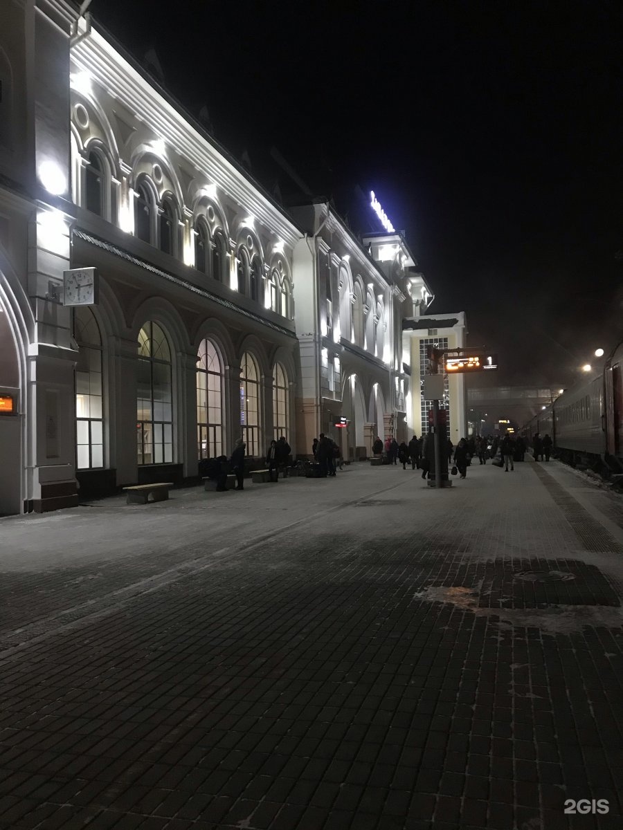 Жд вокзал хабаровск телефон. Станция Хабаровск 1. Вокзал Хабаровск. Вокзал Хабаровск-1, Хабаровск. Вокзал Хабаровск ночью.