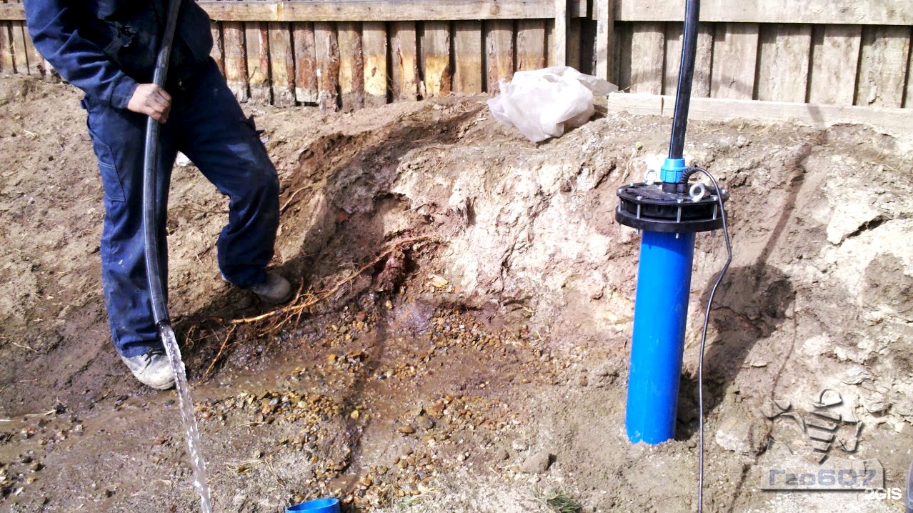 Скважины на воду улан удэ. Бурение скважин на воду. Скважина на участке. Бурение артезианских скважин. Бурение воды на участке.