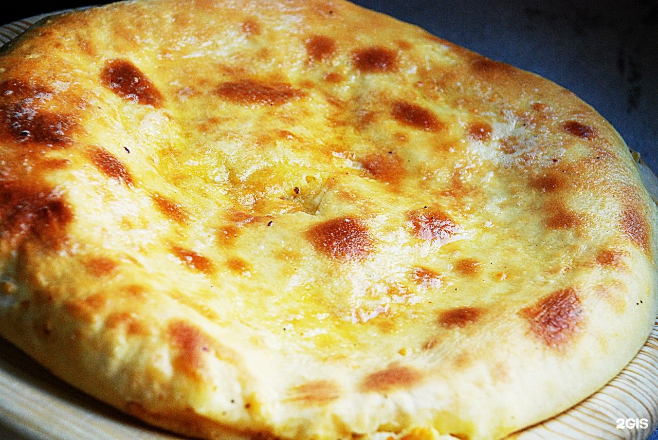 Простой домашний хачапури. Хачапури армянские. хачапури домашние. хачапури по армянски. хачапури круглый полуслаионный.