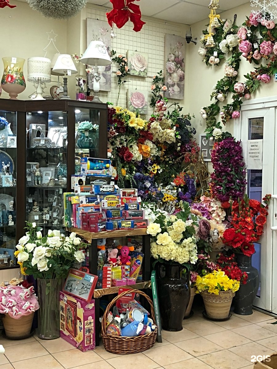 Цветочные магазины список. Цветы в цветочном магазине. Ассортимент цветочного магазина. Интерьер цветочного магазина. Цветочный салон.
