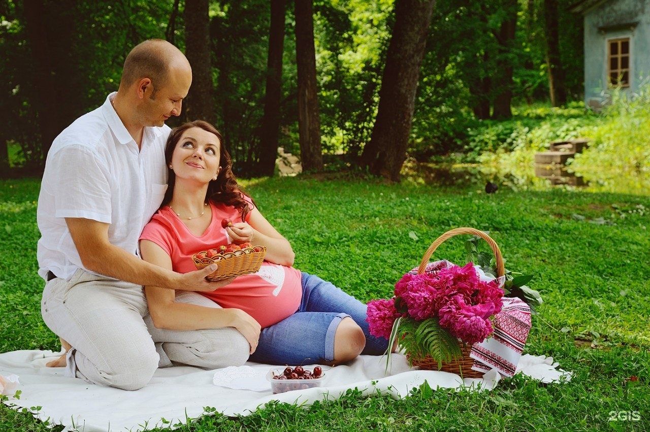 Пикник с мужем. Семейная фотосессия на природе. Фотосессия беременной на природе. Фотосессия беременности на природе.