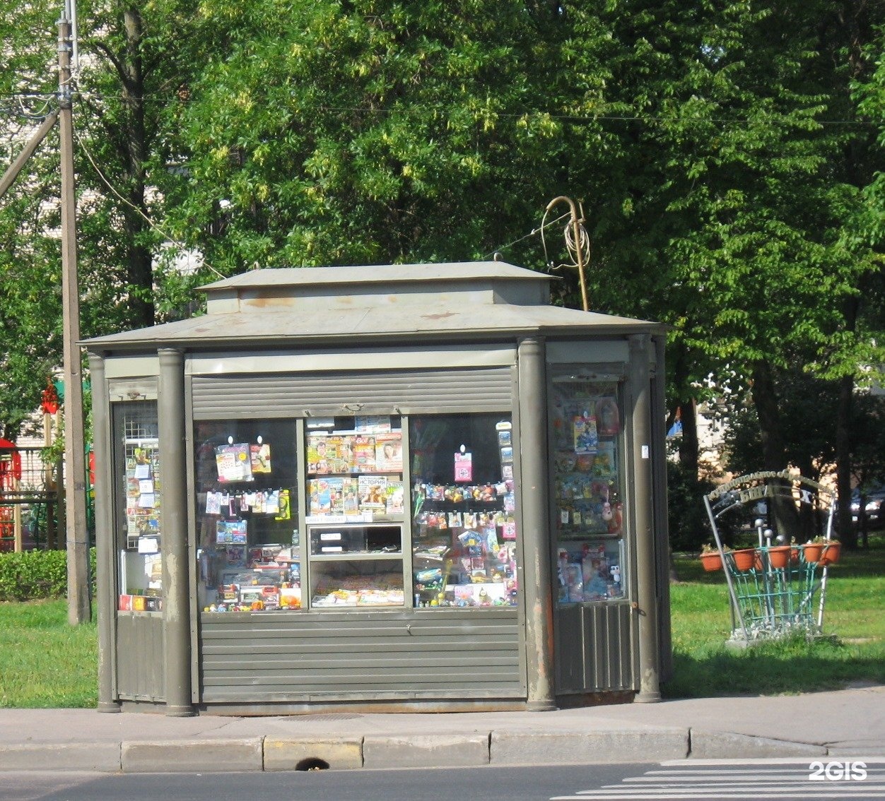 Снос торговых павильонов в спб ларьков. Ларьки в Питере. Киоск СПБ. Олимп пресс киоск. Ларьки в СПБ И азеры.