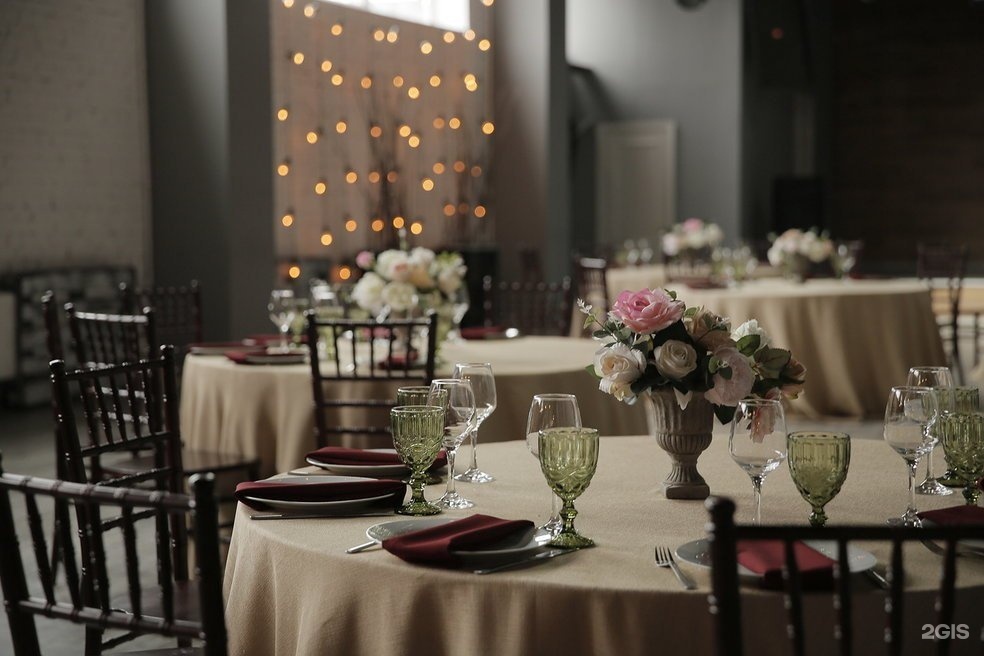 Event loft. Event loft банкетный зал спб. ресторан эвент лофт спб. ржевский лофт банкетный зал. стулья банкет лофт.