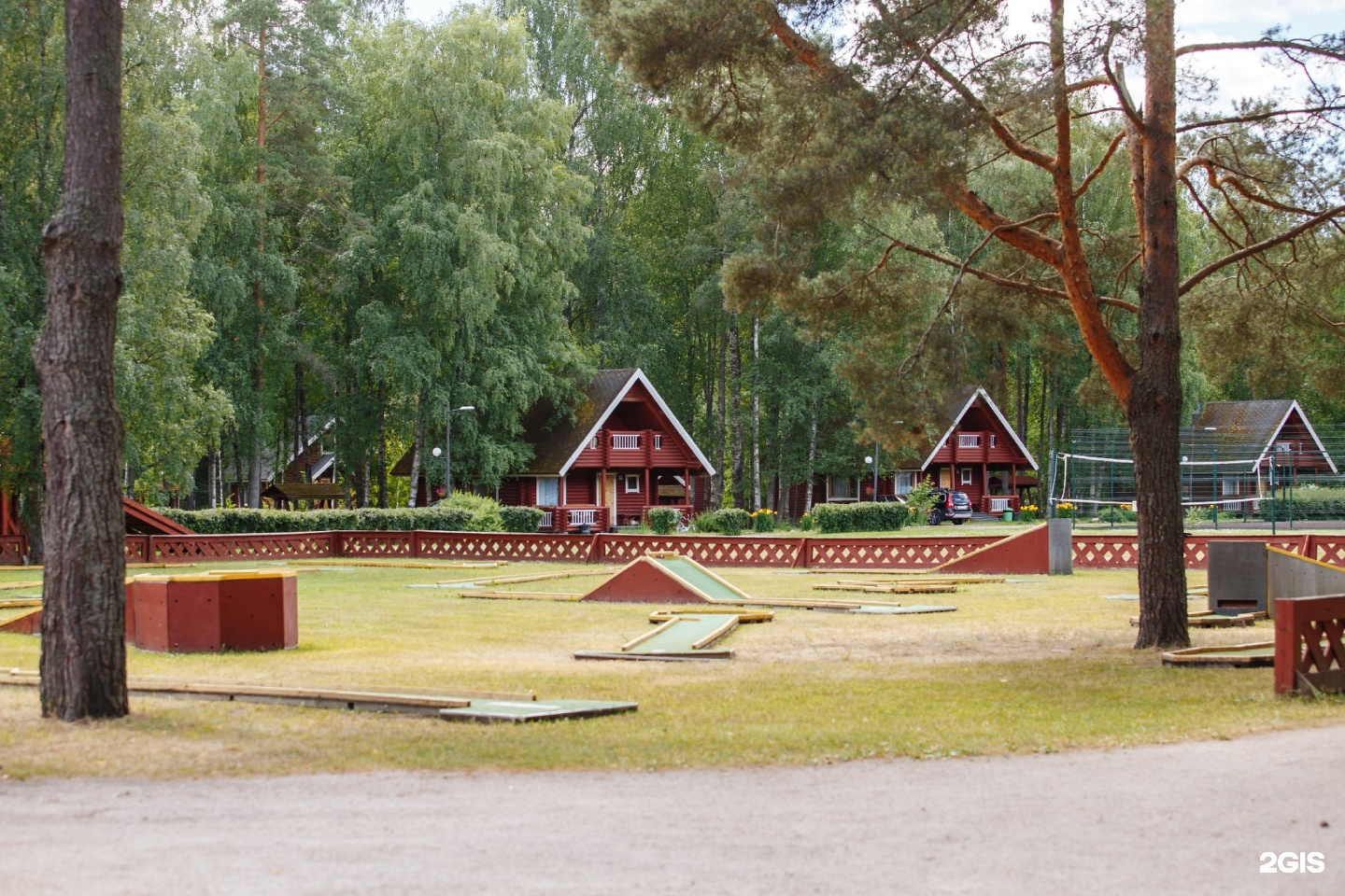 Green village. Полесье Вилладж. Витра Виладж база отдыха. Green Village сок. Реликт Виллидж база отдыха Павловский район.