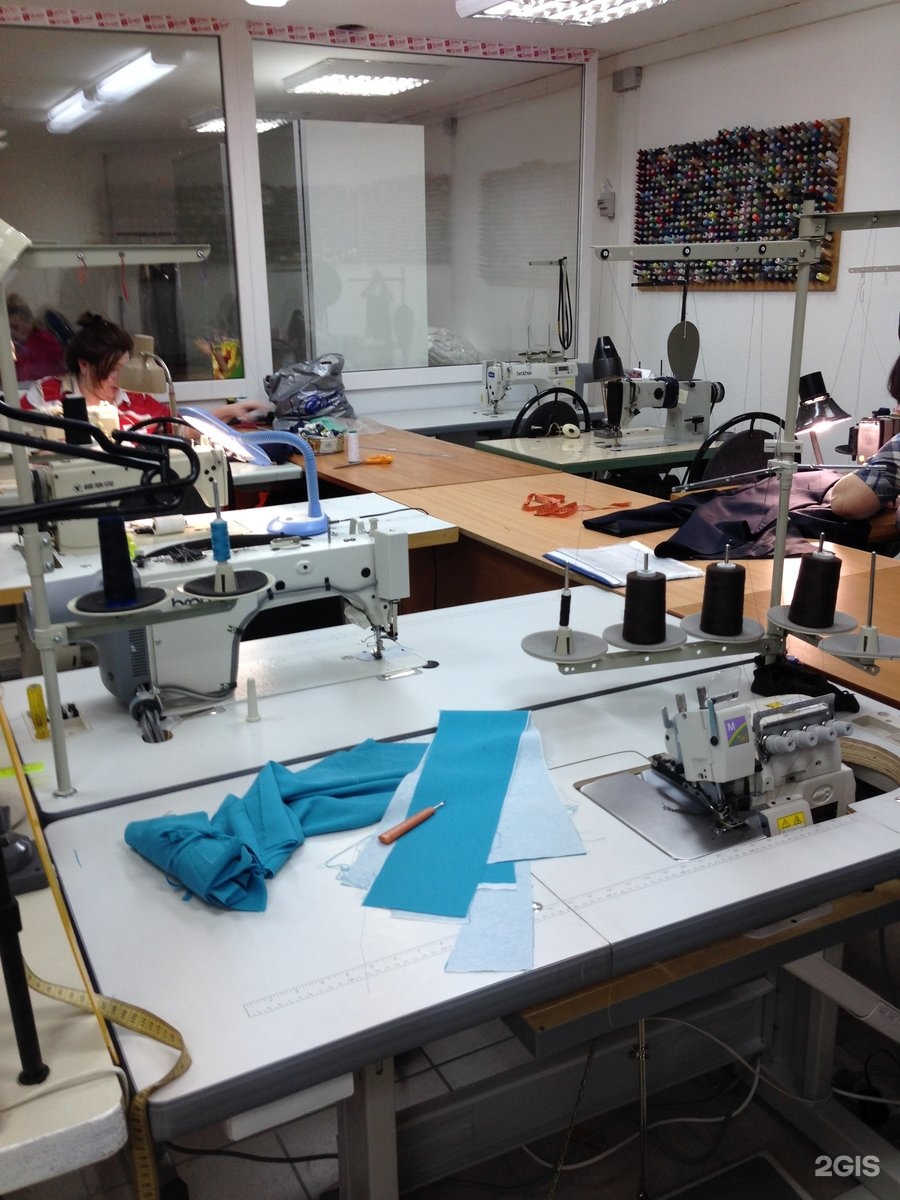 Пром пошив. Швейный цех. Цех по пошиву. Фабрика по пошиву одежды. Швейный зэк.