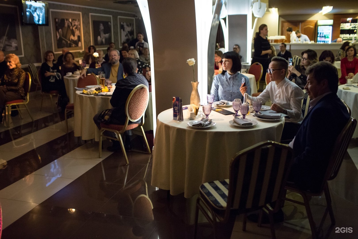 Фото свадьбы в кафе арт отель сургут. Сургут университетская сургут. Кафе бунин. Ресторан okeania hall, сургут. Меню арт кафе сургут.