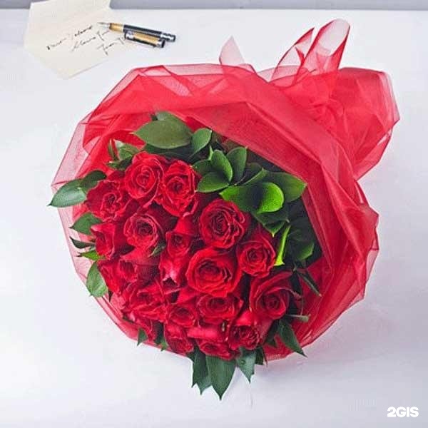 Вторая жизнь розам. Букет на свадьбу в подарок. Букет из роз на свадьбу в подарок. Букет из красных роз в упаковке. Подарочный букет на свадьбу из роз.