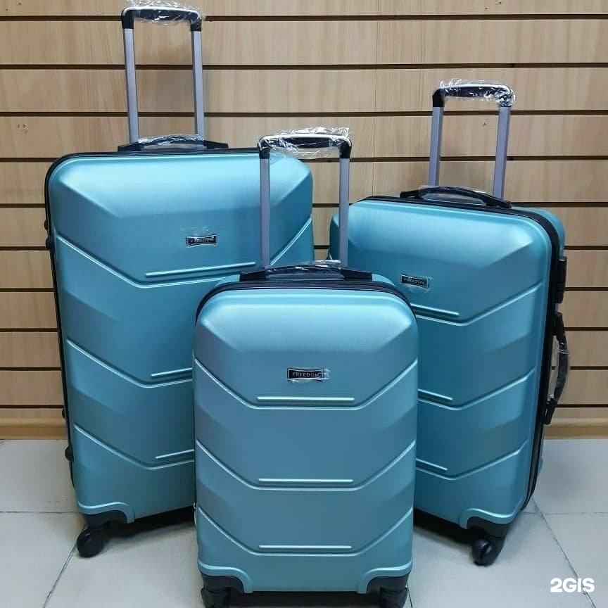 Уф печать на чемоданах. Чемодан на колесиках леопардовый. Чемодан уфа. Чемодан guess розовый. Большое поступление чемоданов.