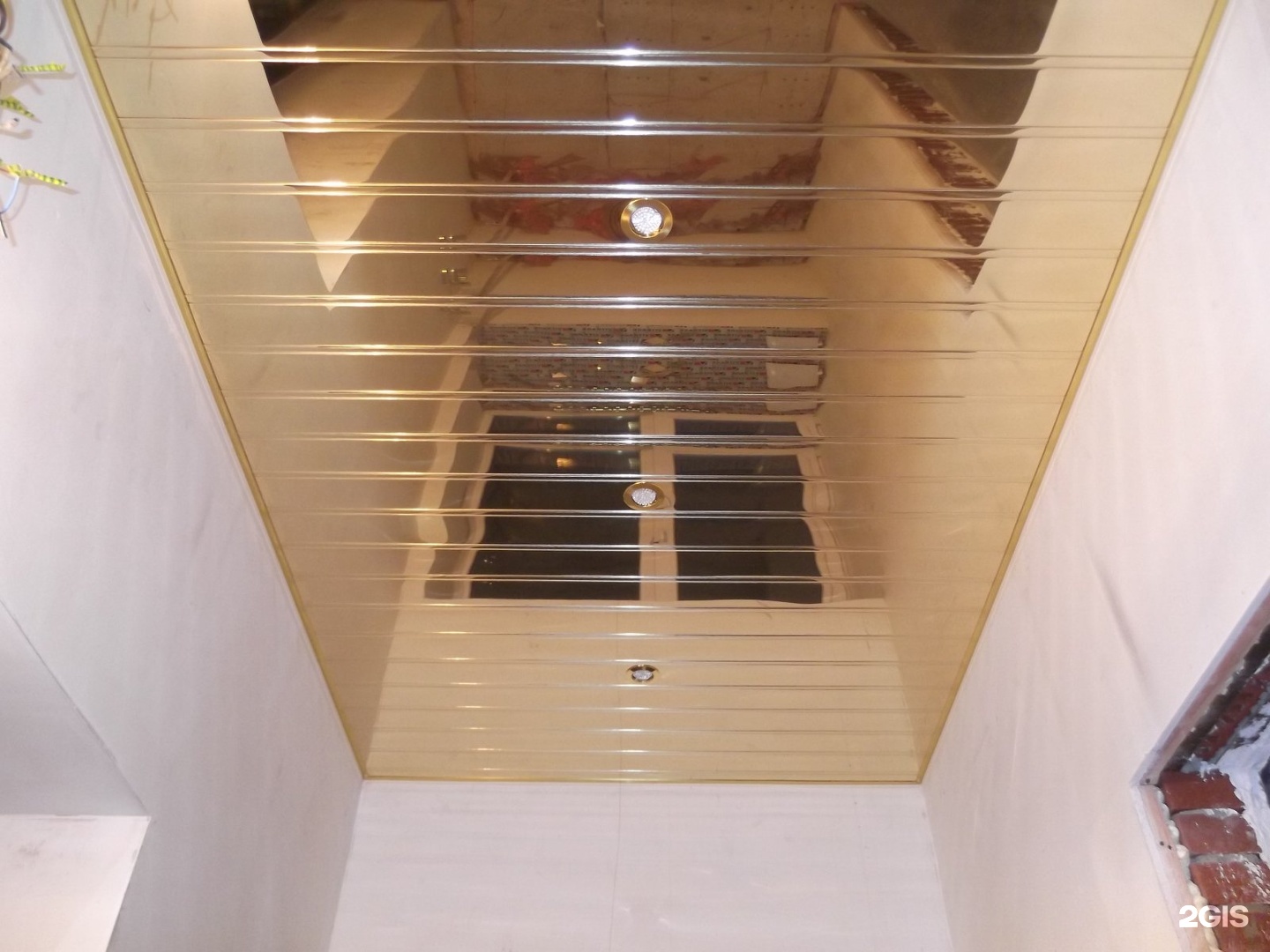 Реечный потолок алюминиевый зеркальный