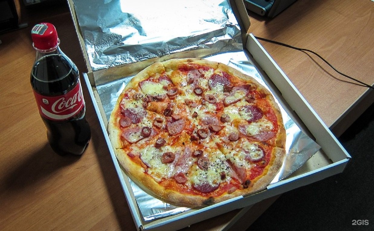 Пицца большая домашняя. Пицца на белом фоне. Пицца баварская ташир. Папа пицца зверево меню. Пицца экспресс 24 ступино.