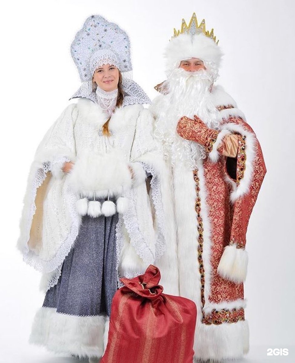 Holiday company. Костюм Деда Мороза и Снегурочки. Дед Мороз и Снегурочка костюмы. Костюм Деда Мороза и снегурки. Очень красивые костюмы Деда Мороза и Снегурочки.