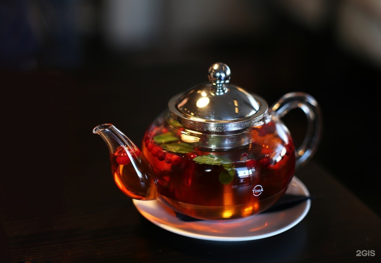 Чай в чайнике. Чай в заварнике. Фруктовый чай в чайнике. Чайник с чаем.