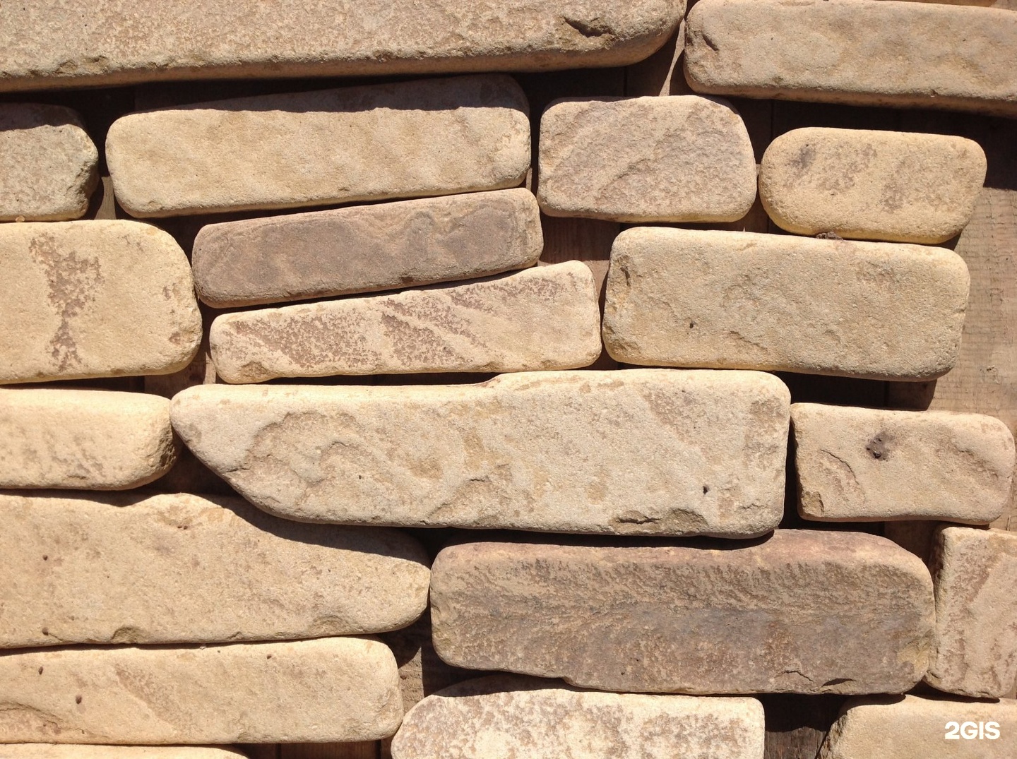 Stone material. Галтованный камень. Песчаник галтованный. Природный камень галтованный. Брусчатка песчаник галтованный.
