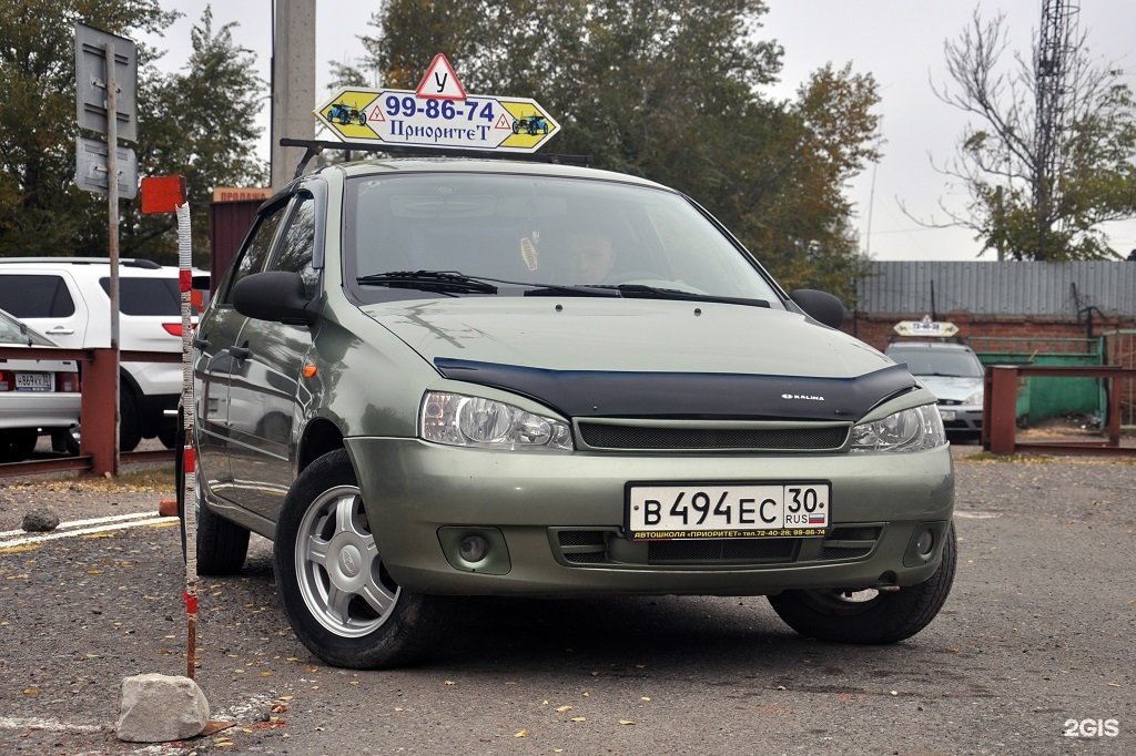 Приоритет автошкола Мурманск. Приоритет автошкола Астрахань директор. Автошкола приоритет Волжский фото.