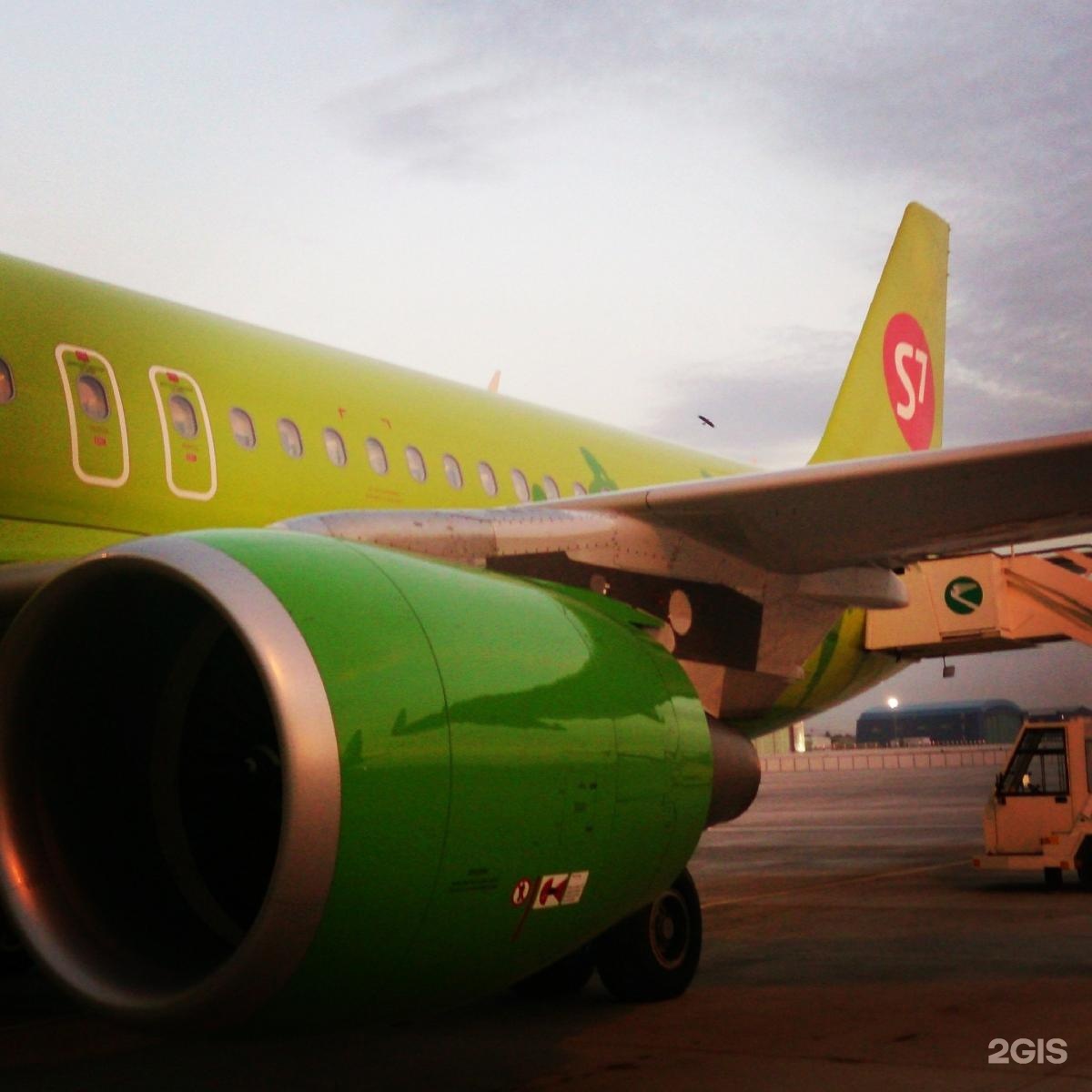 Авиакомпании южно сахалинска. S7 Южно-Сахалинск. S7 Airlines. S7 Airlines Южно-Сахалинск. Оранжевый самолет.