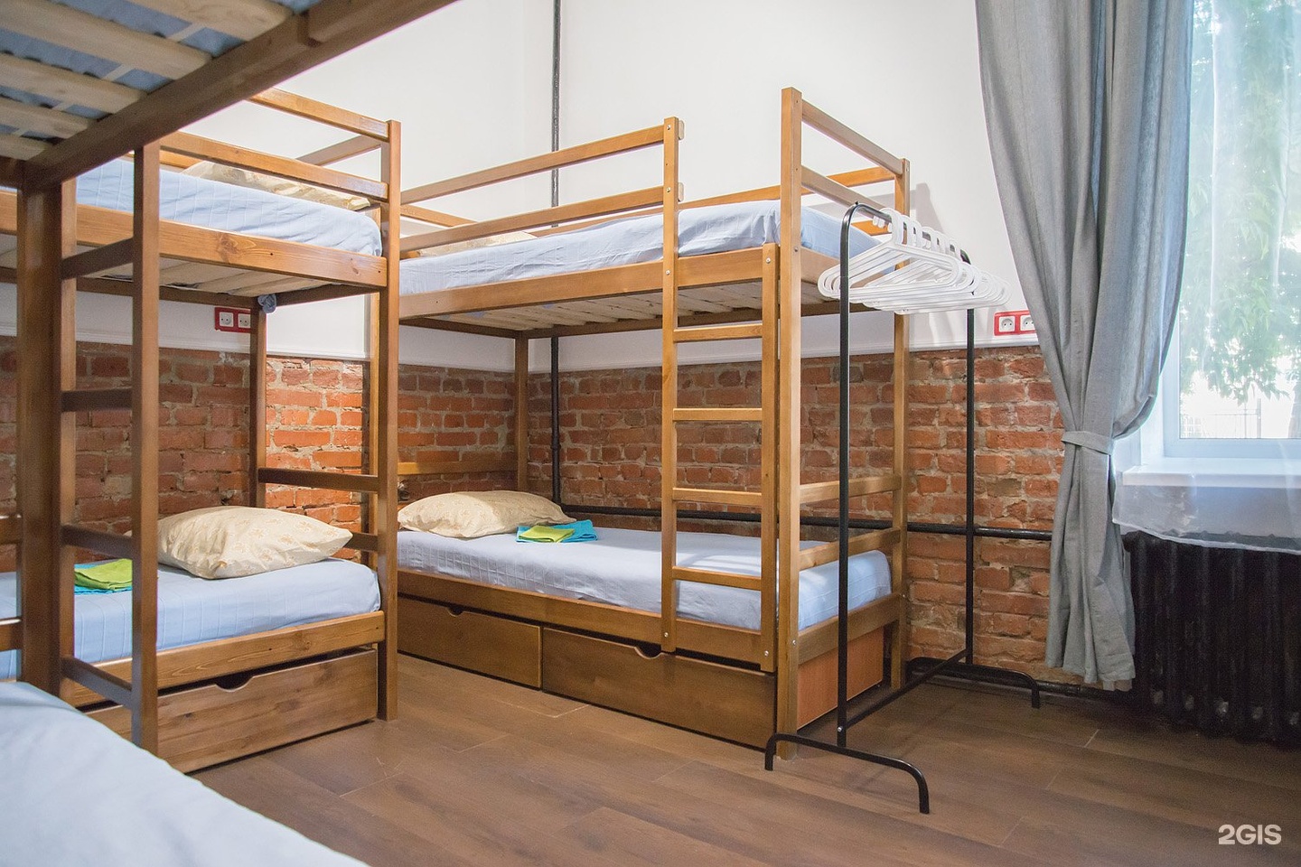 Двухъярусная кровать в хостеле