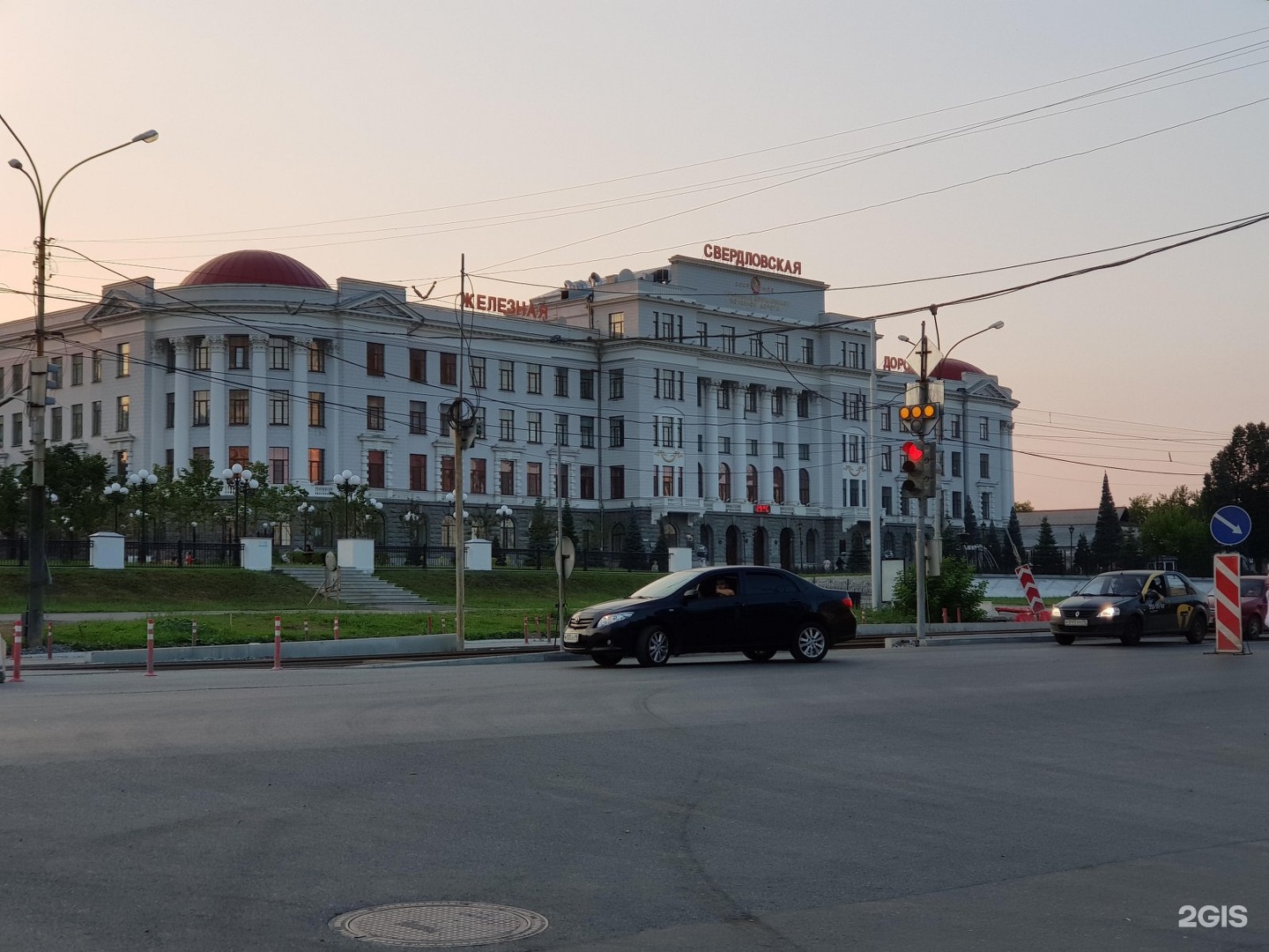 Управления свердловской. Управление железной дороги Челюскинцев 11. Челюскинцев 11 Екатеринбург. Управление Свердловской железной дороги. Управление дороги Свердловской.