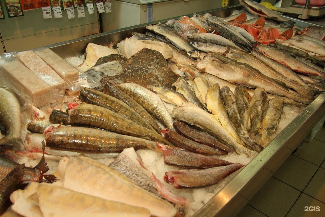 Свежая рыба купить недорого. Выкладка рыбы. Рыба в магазине. Рыбный магазин. Выкладка рыбы в магазине.