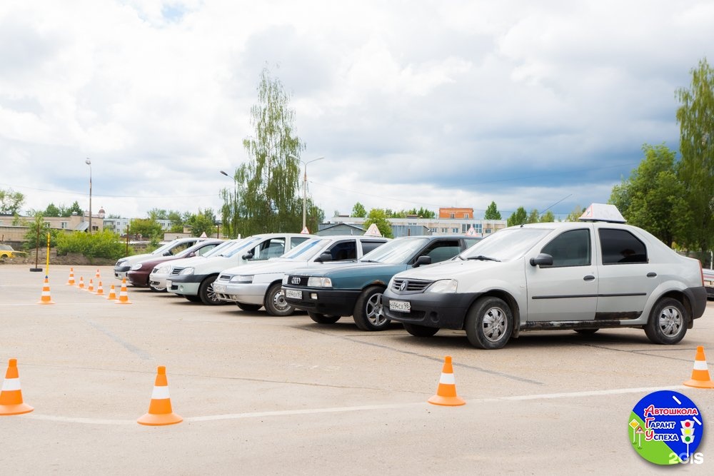 Автошкола гарант. Автошкола Гарант Курган. Гарант автошкола Брянск инструкторы. Гарант Мичуринск школа вождения. Школа вождения.