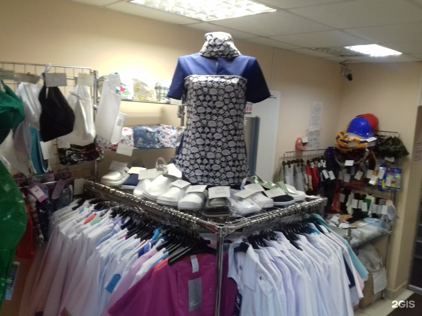 Бюджетные магазины одежды. Фамилия псков максимус. Псков. Магазины одежды на пушкина. Магазин одежды псков.