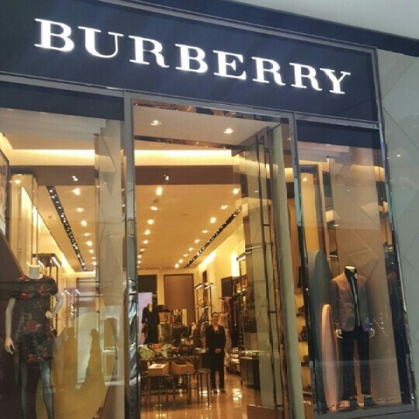Burberry, fashion store, Dubai Mall, 3, Mohammed Bin Rashid Boulevard,  Dubai — 2GIS