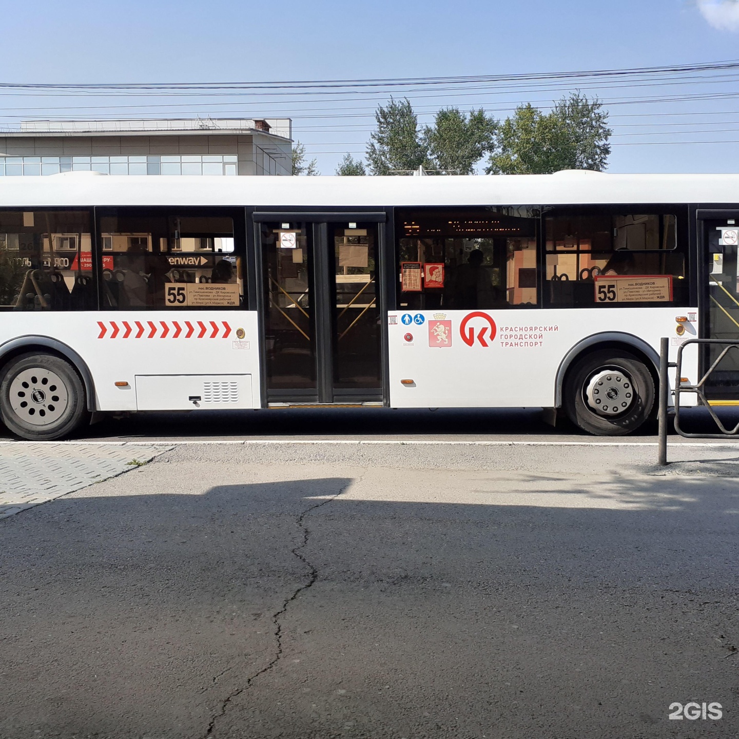 В автобус маршрута Красноярск - Шушенское влетела фура