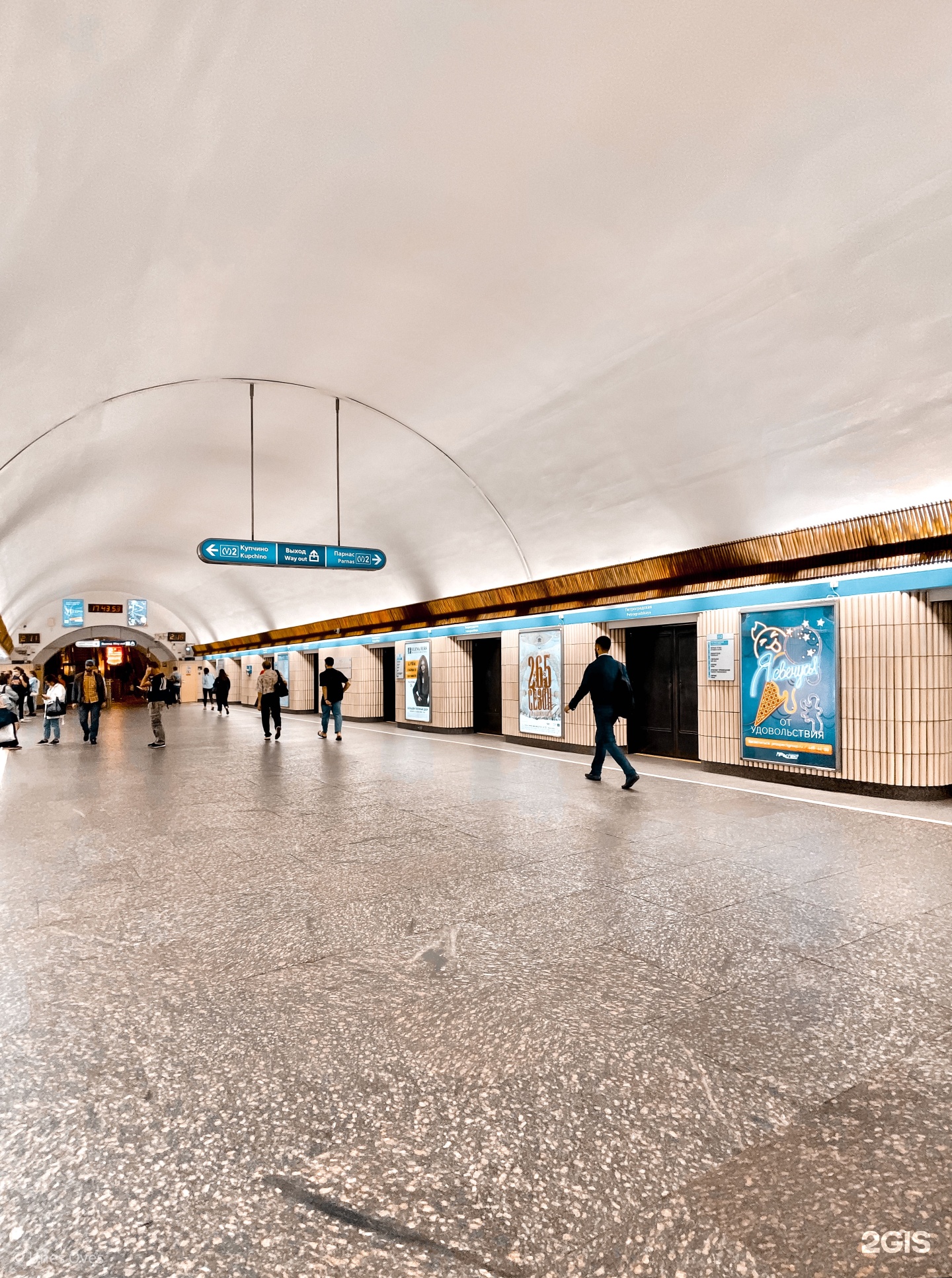 Петроградская метро
