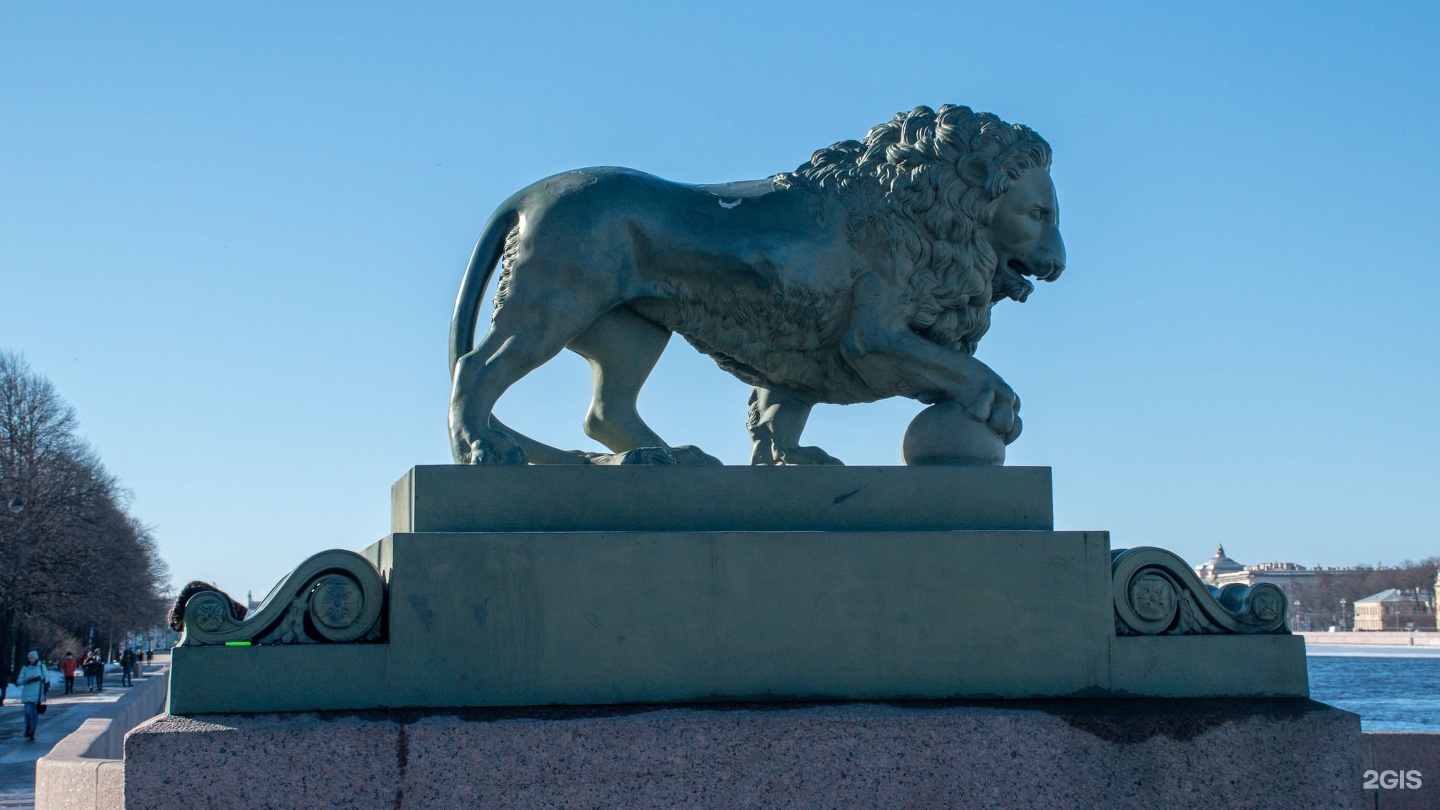 Lions st petersburg. "Зеленоград" скульптура Льва. Зеленоград статуя Льва. Ре 2 статуя со львом. Лев Россия.