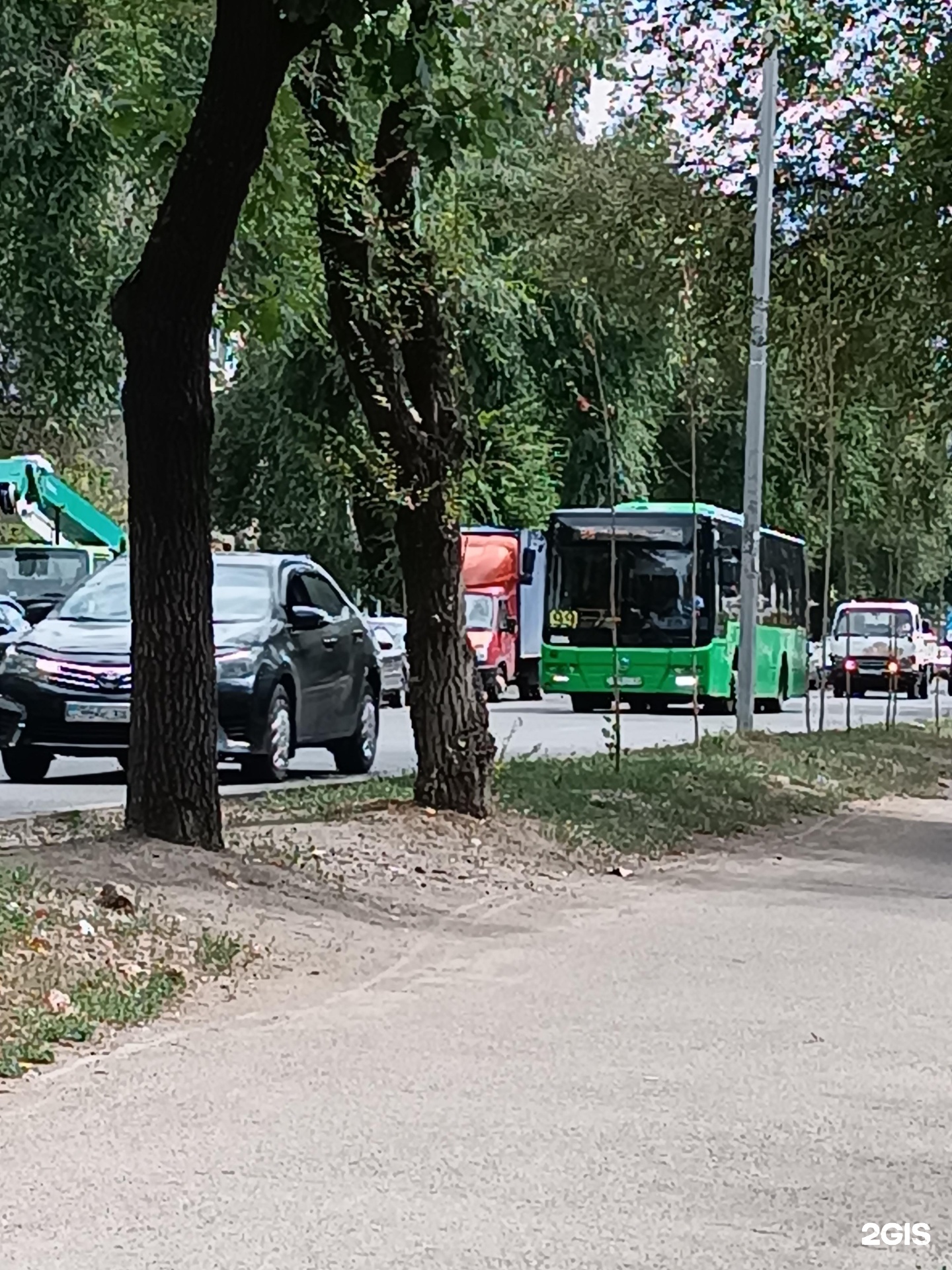 99 автобус. Остановка автобуса. Алматы. Алматы остановка городок. Маршрут 99 маршрутки.