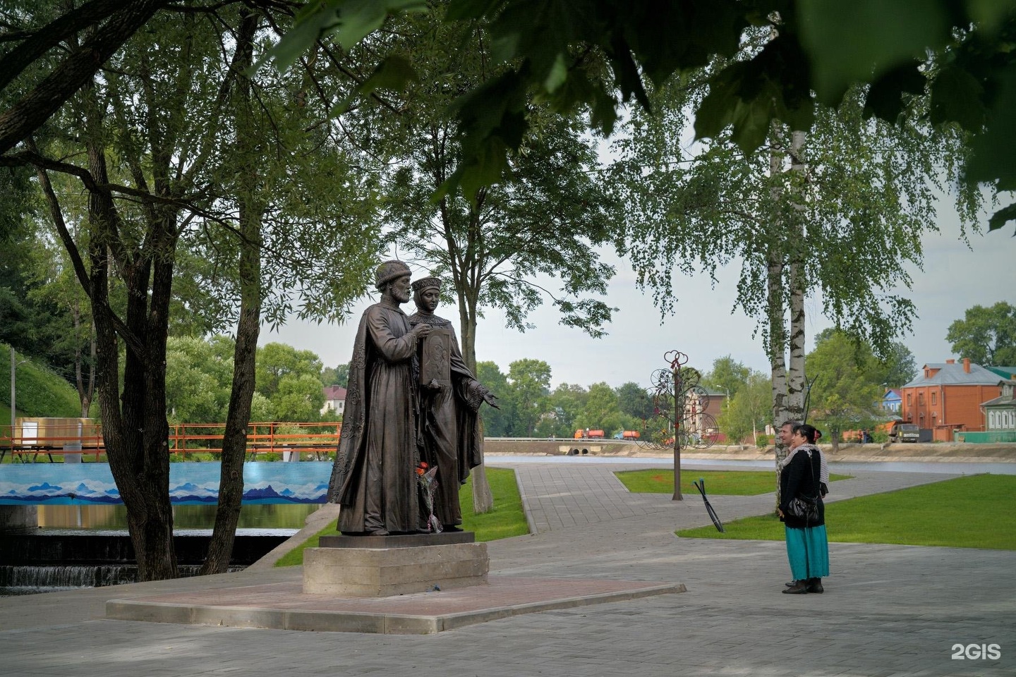 Социальный сергиев посад. Памятник Петру и Февронии Сергиев Посад. Памятник Петра и Февронии Чергеев Посад. Скульптура Петра и Февронии в Сергиевом Посаде.