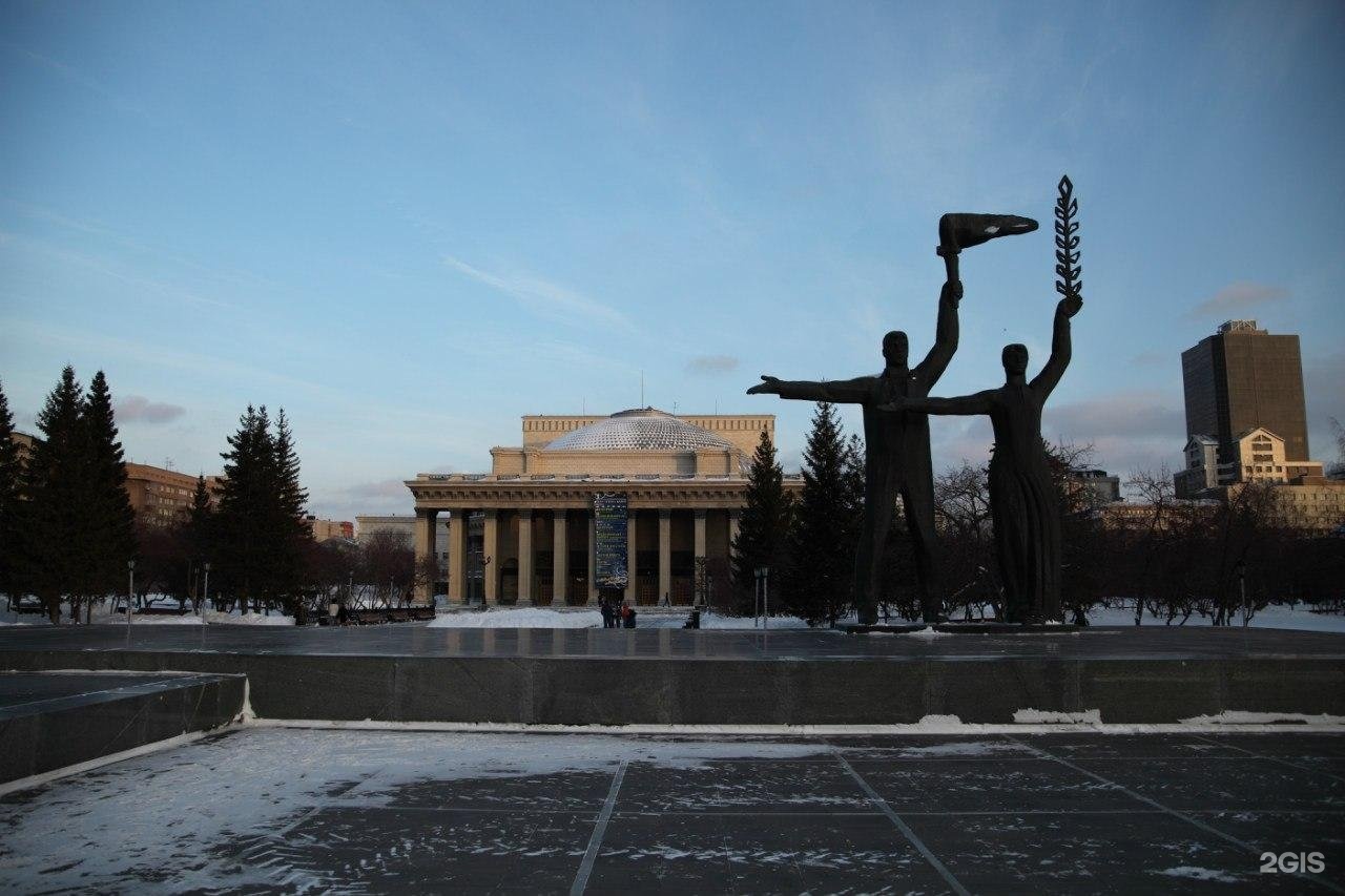 Первомайский сквер новосибирск. Площадь ленина новосибирск. Парк имени ленина уфа. Доски площадь ленина новосибирск. Площадь ленина новосибирск.