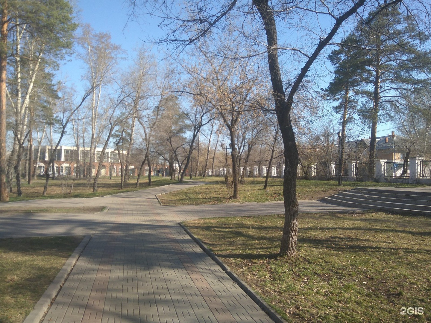 Сквер пионеров омск. Сквер Пионер Ангарск. Сквер Пионерский Пермь. Ангарск фонтан парк Пионер. Пионерский парк Москва.