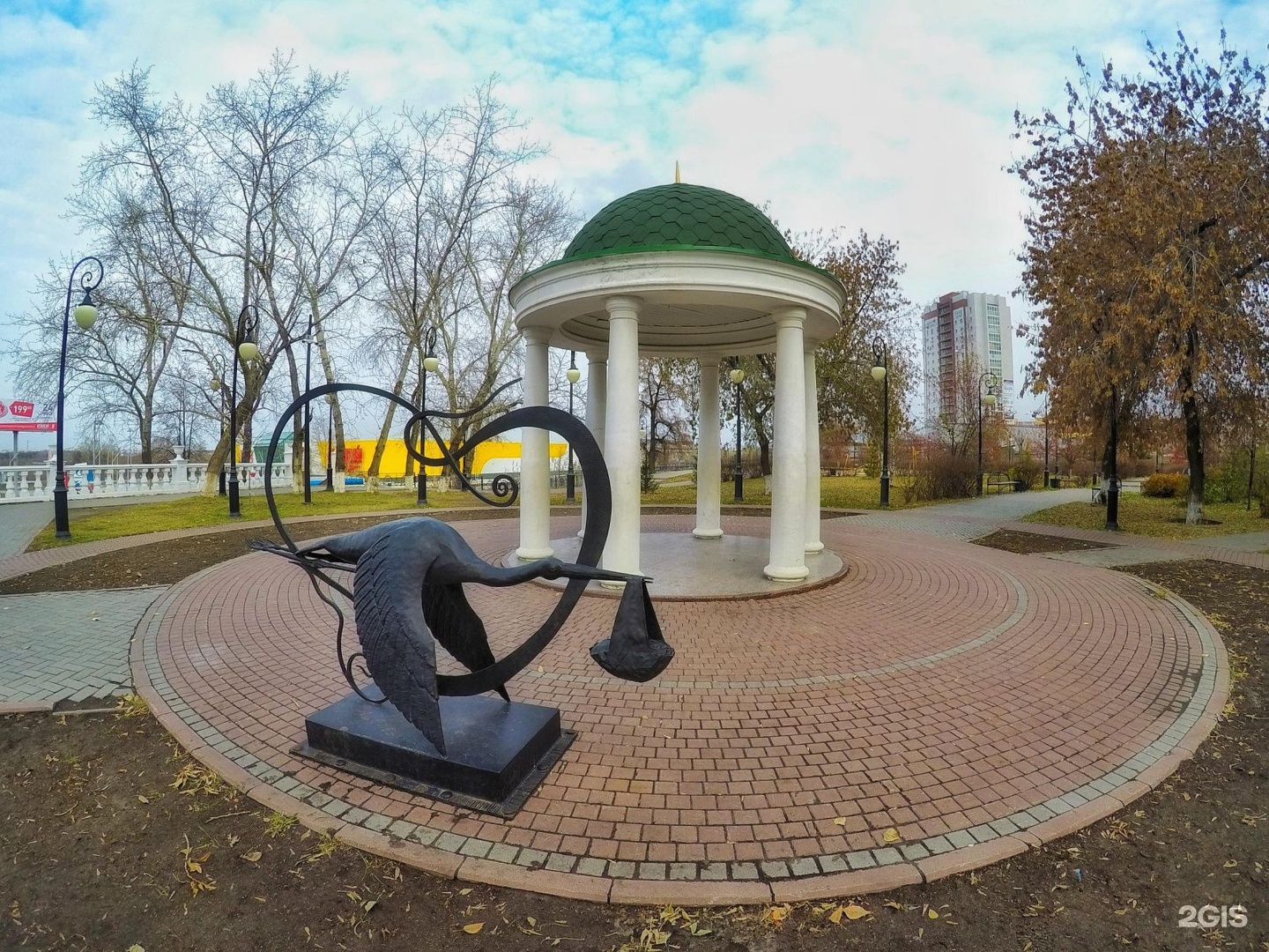 Садовый тюмень. Александровский парк Тюмень. Загородный сад Тюмень. Александр сад в Тюмени. Загородный сад Ярославль история.