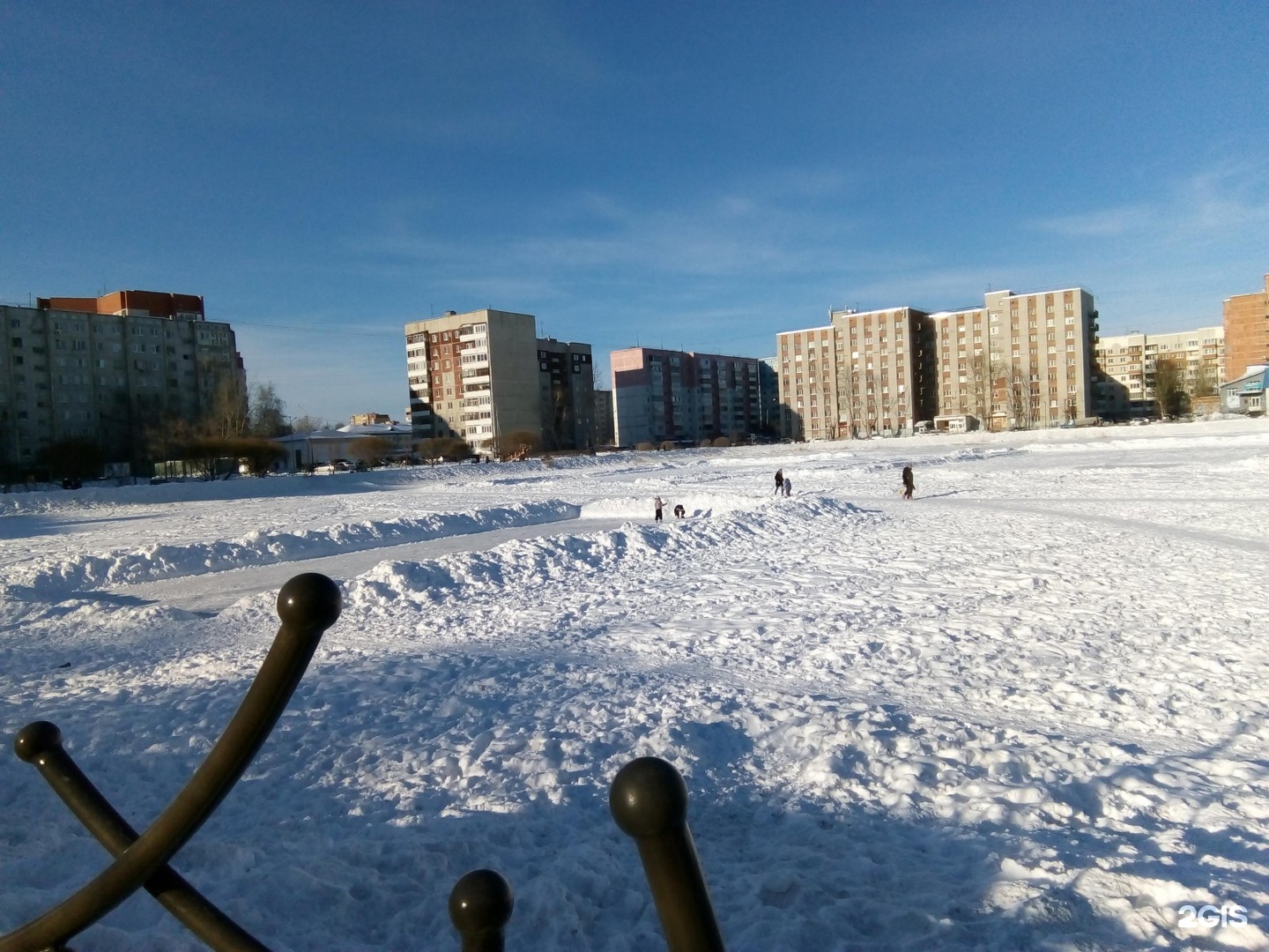 Южный тюмень. Пруд Южный Тюмень. Озеро Южное Тюмень. Пруд Южный Тюмень каток. Южный микрорайон Тюмень.