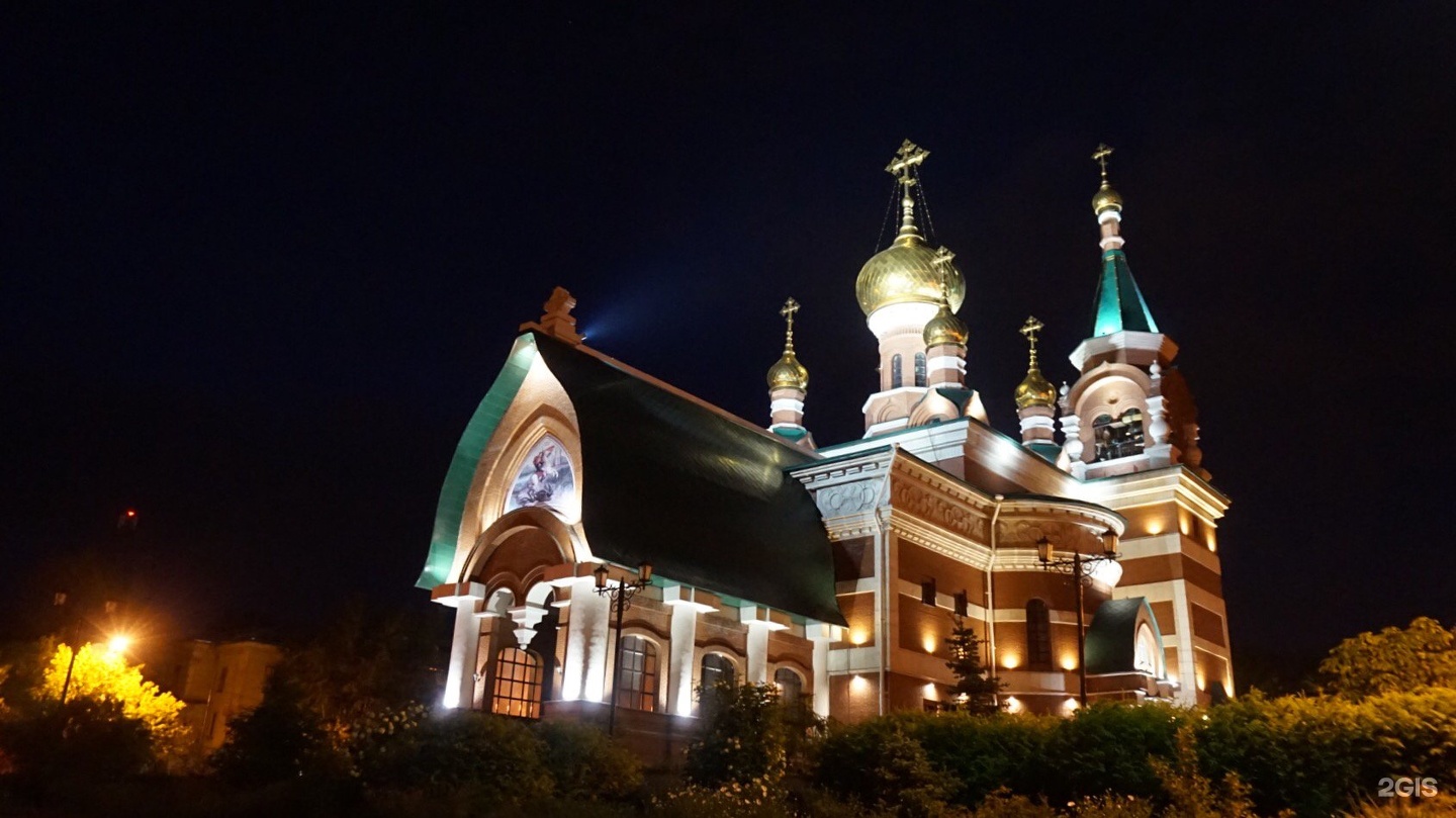 Храм Свято-Троицкий храм в Челябинске ночью