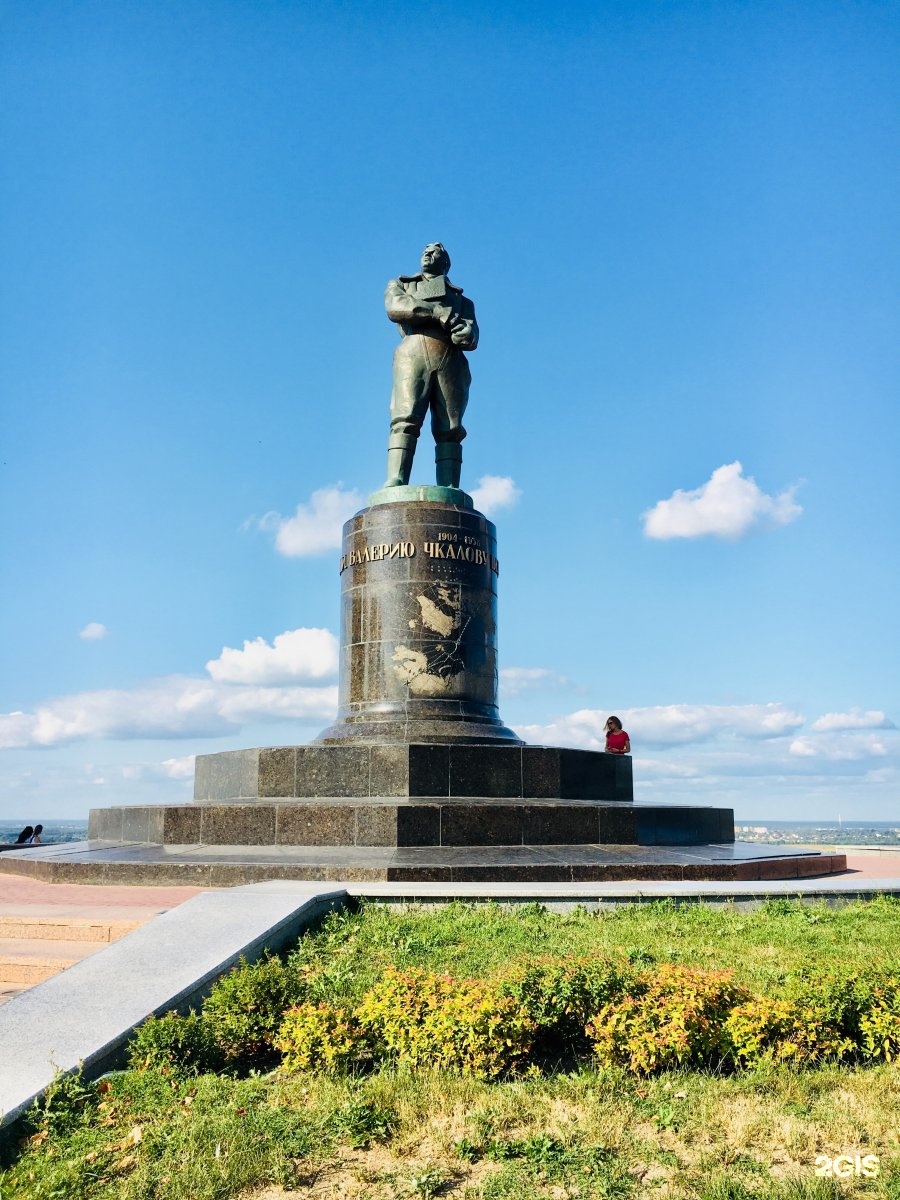 памятник чкалову в нижнем новгороде фото