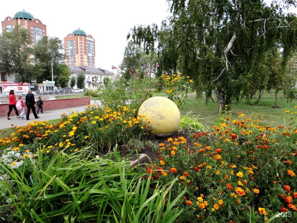 Октябрьский районный омск. Октябрьский район города Омска. Памятники Октябрьского района Омск. Октябрьский район Омск достопримечательности.