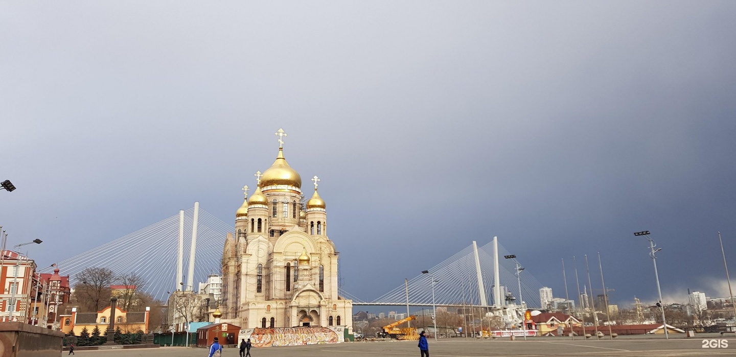 Владивосток храм на центральной площади