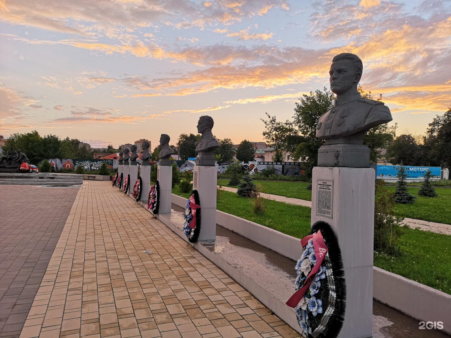 Воинский памятник. Памятник военным финансистам в Ярославле. Памятники Великой Отечественной войны в Ярославле. Памятники ВОВ В Ярославле. 