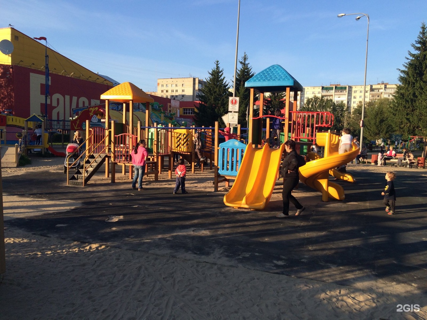 Детские томск. Детская площадка факел Томск. Площадки в Томске. Игровые площадки Томск. Детская площадка на крамноармейской в т.