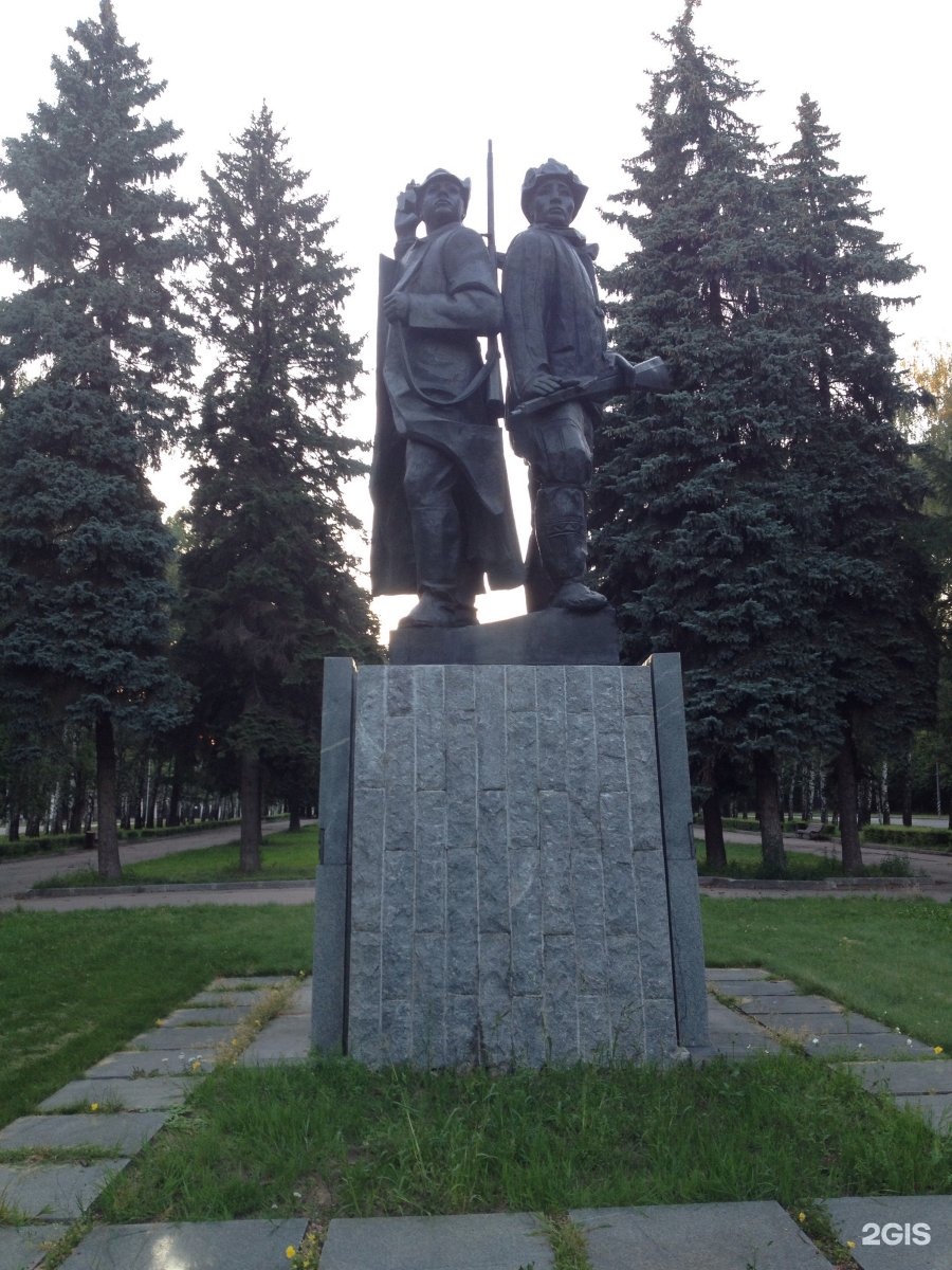 Памятник га. Памятник гражданской войне в Москве. Памятник екатеринодарцам жертвам гражданской войны в России. Памятники гражданской войны в Красноярске. Памятник участникам гражданской войны.