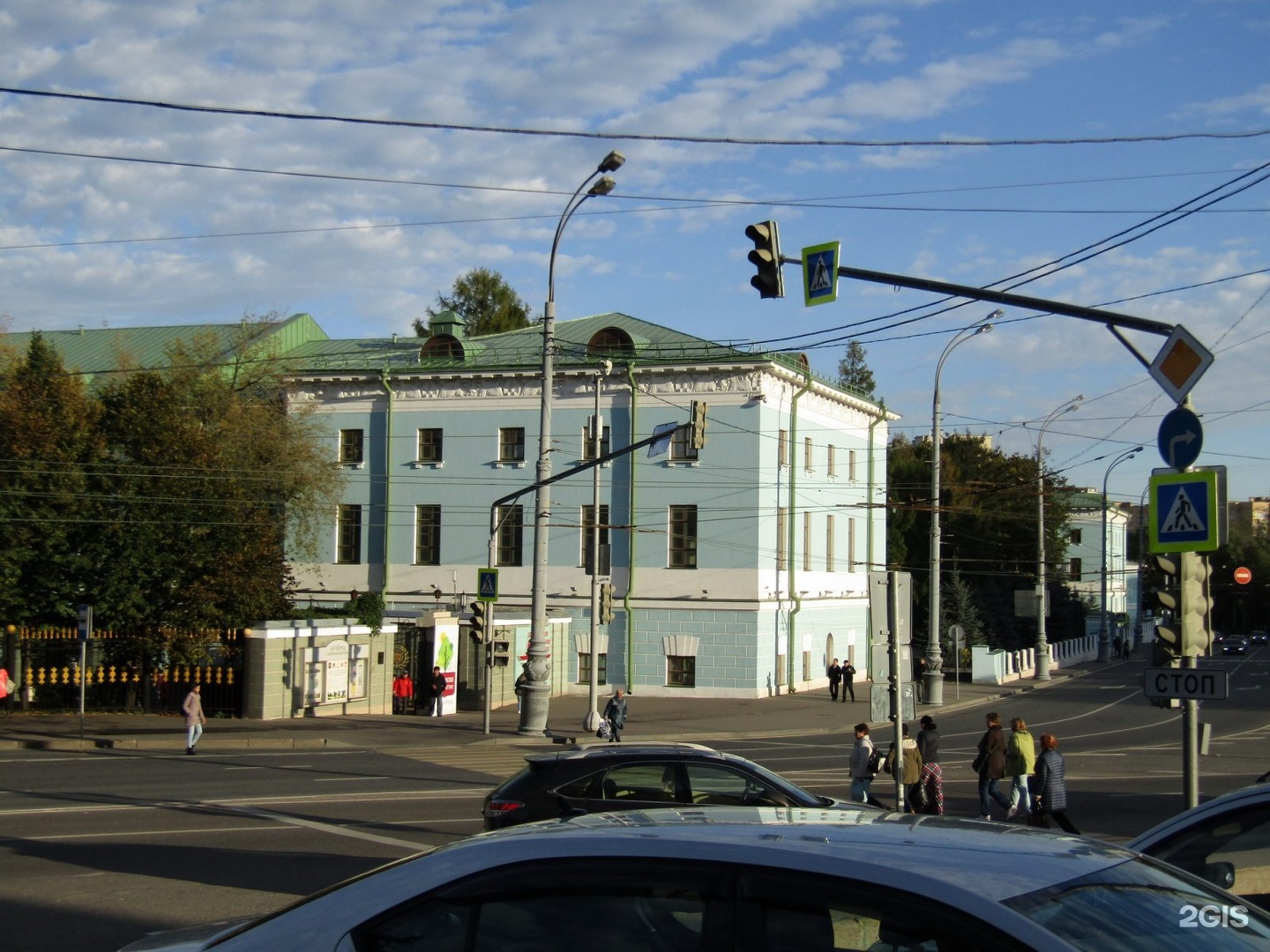 октябрьская площадь москва