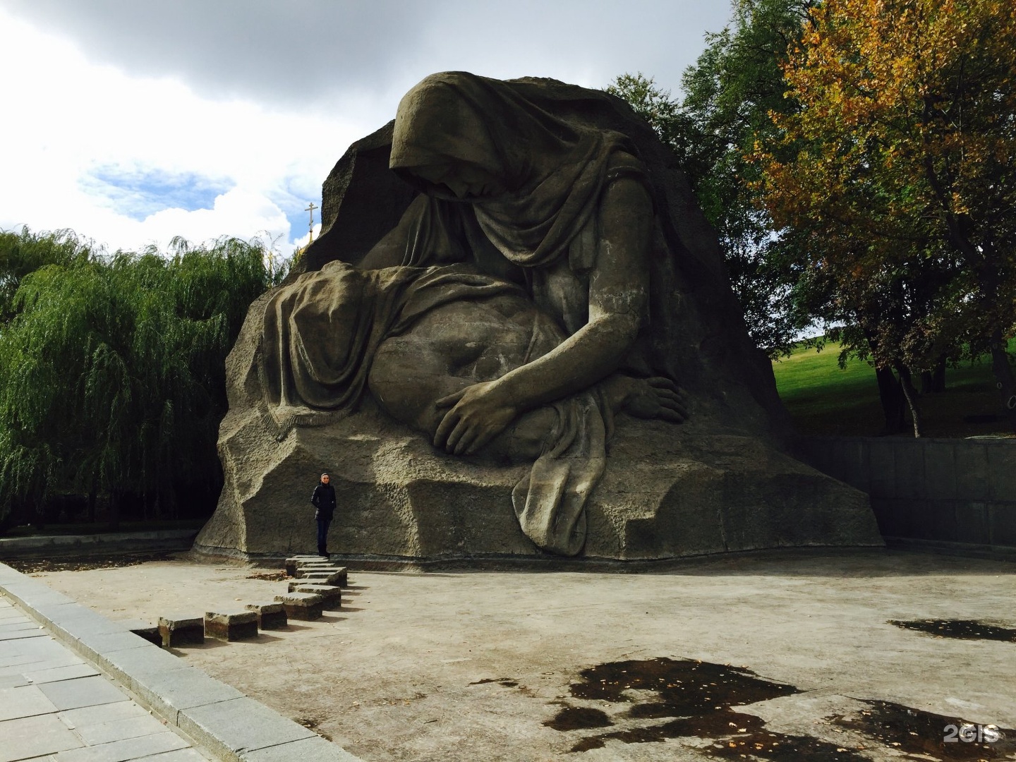 Посетить мамаев курган. Мамаев Курган Волгоград. Мемориальный комплекс Мамаев Курган. Архитектурный комплекс Мамаев Курган. Мемориал в Волгограде на Мамаевом Кургане.