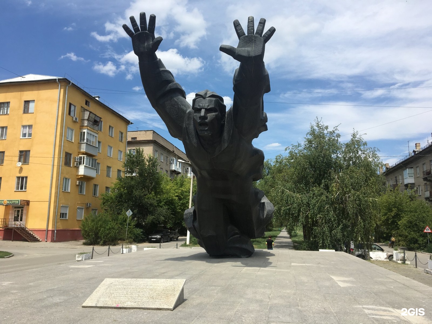 Памятник Михаилу Паникахе в Волгограде