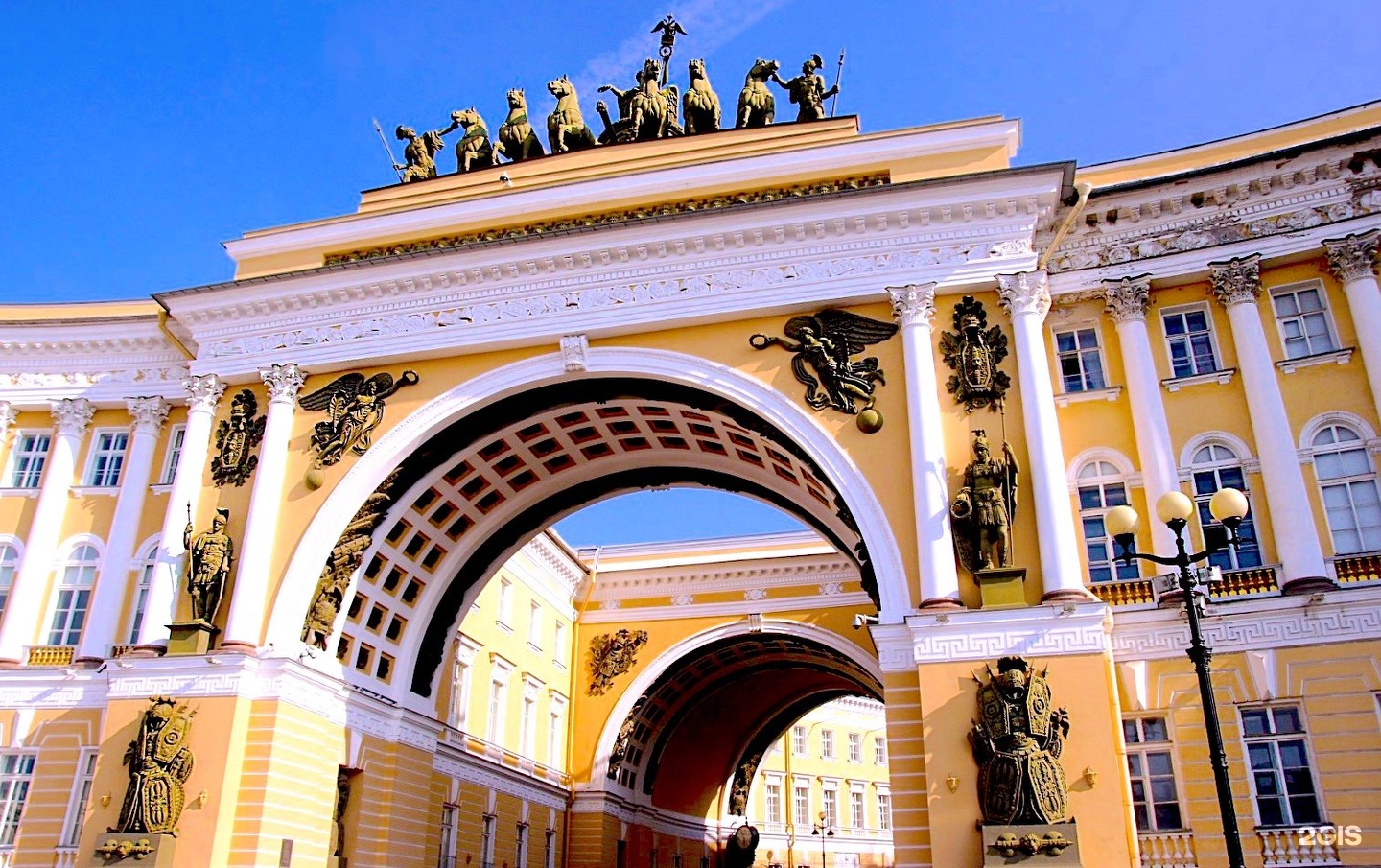 Триумфальная арка на дворцовой площади