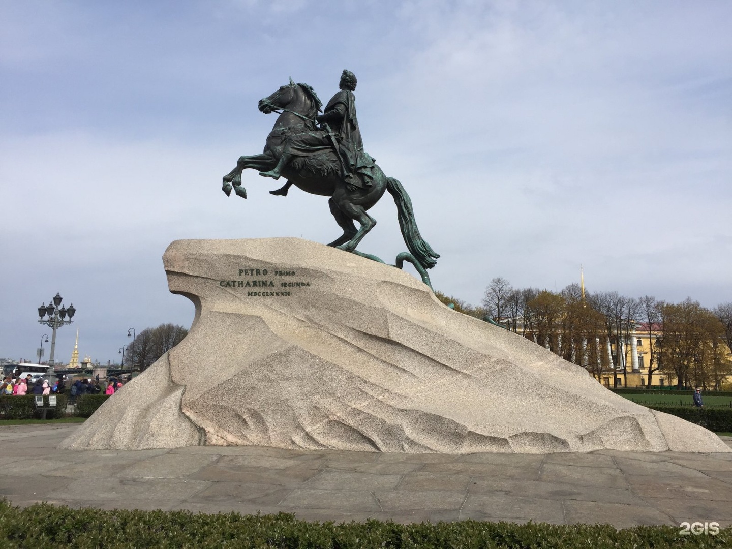 Памятник петру 1 детям. Памятник Петру Дорошенко. Памятник Петру третьему. Памятник Ильфу и Петрову в Москве. Памятник Петру в Воронеже.