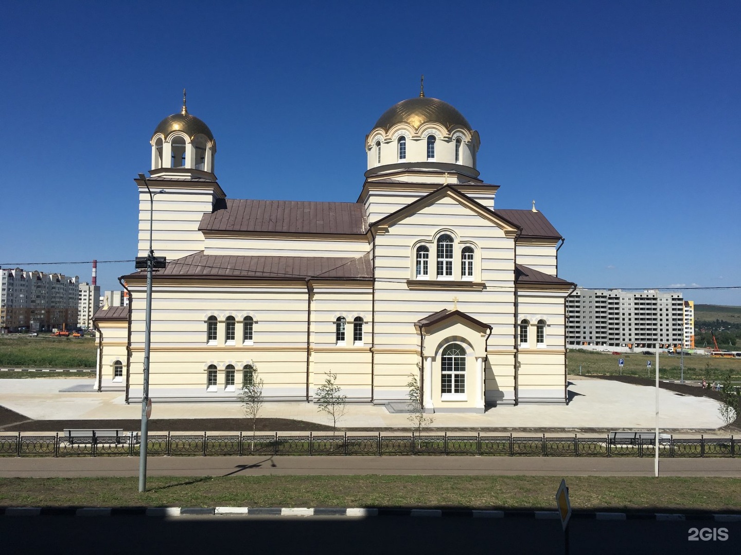 Храм проспект. Храм Спиридона Тримифунтского Саратов. Саратов Церковь Спиридона Спиридона Тримифунтского. Храм Спиридона Тримифунтского Саратов Солнечный. Саратов храм Спиридона Тримифунтского, героев Отечества проспект.